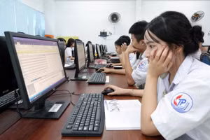 Để làm tốt bài thi trên máy tính, thí sinh cần thành thạo kỹ năng đánh máy nhanh, quản lý thời gian hiệu quả. Ảnh minh họa: INT