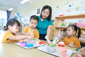 Cô và trò Trường Mầm non An Khánh B (An Khánh, Hà Nội). Ảnh: Đình Tuệ