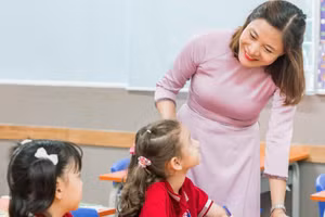 Cô trò Trường liên cấp Việt Úc, Hà Nội trong giờ học. Ảnh: Xuân Phú