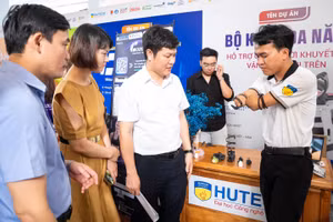 Dự án khởi nghiệp Bộ khớp đa năng - Hỗ trợ cho người khuyết tật vận động chi trên của sinh viên Trường Đại học Công nghệ TPHCM đang được hỗ trợ để thương mại hóa. Ảnh: Xuân Dung