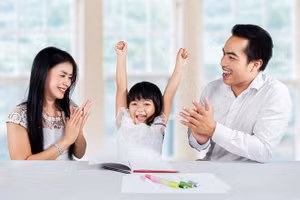 Việc giúp con tăng cường vốn từ và học tốt môn Văn có thể thực hiện ngay khi con còn nhỏ. Ảnh minh họa: INT.