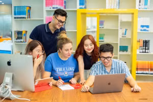 Sinh viên Trường Đại học Anh Quốc Việt Nam. Ảnh: NTCC