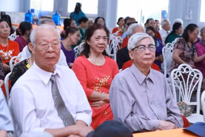 Các thầy cô trong Đoàn Nhà giáo, chiến sĩ đi B Quảng Trị nay đều ngoài 70 tuổi. Ảnh: Đình Tuệ