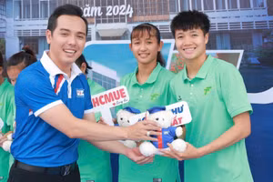 Hoạt động tư vấn tuyển sinh tại Phân hiệu Trường Đại học Sư phạm TPHCM tỉnh Long An. Ảnh: Lê Nam