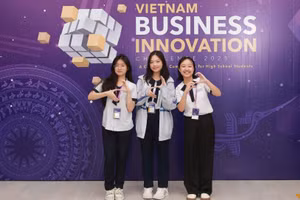 Nhóm nữ sinh Trường THPT chuyên Nguyễn Du (Đắk Lắk). Ảnh: ND