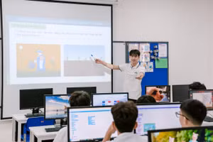 Giờ Tin học tại Trường Phổ thông liên cấp Phenikaa. Ảnh: NTCC