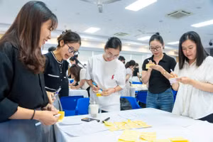 Học sinh và giáo viên của Hệ thống giáo dục Sky-Line (Đà Nẵng).
