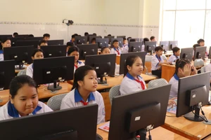 Một tiết học môn Tin học tại Trường THCS Trần Phú. 