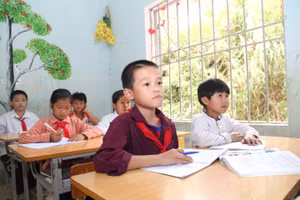 Học sinh Trường Phổ thông Dân tộc bán trú Tiểu học xã Nậm Ban, huyện Mèo Vạc (Hà Giang). Ảnh: Nguyễn Lâm