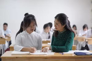 Để học sinh thấm nhuần bài học về hiếu thảo, giáo viên không nên dừng lại ở những lời giảng khô khan, mà cần gắn liền với thực tế, cảm xúc. Ảnh: Xuân Phú