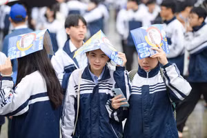 Học sinh Nghệ An tìm hiểu thông tin tuyển sinh tại Trường Đại học Vinh, ngày 17/1. Ảnh: minh họa INT