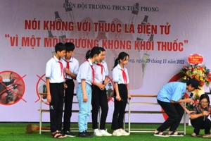 Tiểu phẩm của học sinh Trường THCS Tiền Phong (TP Thái Bình, tỉnh Thái Bình) tuyên truyền về tác hại của thuốc lá điện tử đối với học sinh. Ảnh minh họa: INT