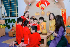 Cô trò Trường Mầm non Xuân Đỉnh B (Bắc Từ Liêm, Hà Nội). Ảnh: Đình Tuệ