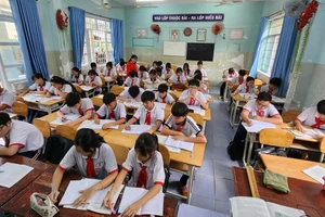 Cô giáo Nhung trong giờ lên lớp. Ảnh: NVCC