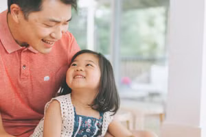 Gia đình chính là nền tảng đầu tiên để giúp trẻ biết tôn trọng và giữ gìn sự trong sáng của tiếng Việt. Ảnh minh họa: ITN.