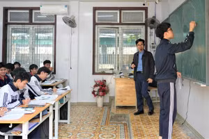 Giờ học của học sinh lớp 12 tại Trường THPT Lê Viết Thuật (Trường Vinh, Nghệ An).