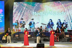 Ban nhạc Trường THPT Phan Huy Chú biểu diễn tại chung khảo Liên hoan các ban nhạc học sinh Hà Nội. Ảnh: Vân Anh