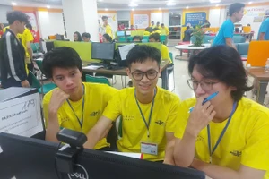 Sinh viên các cơ sở giáo dục đại học dự thi Olympic Trí tuệ nhân tạo sinh viên Việt Nam. Ảnh: NTCC