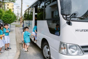 Xe đưa đón học sinh của Hệ thống Giáo dục Sky-Line, Đà Nẵng. Ảnh: NTCC