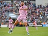 Messi phá kỷ lục của huyền thoại bóng đá Pele.