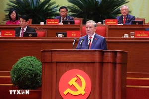 Tổng Bí thư Tô Lâm trình bày Báo cáo của Ban Chấp hành Trung ương Đảng khóa XIII về các văn kiện trình Đại hội XIV của Đảng. Ảnh: TTXVN