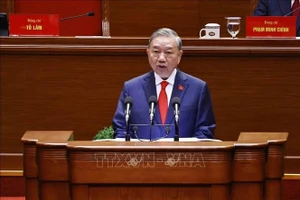 Tổng Bí thư Tô Lâm trình bày Báo cáo của Ban Chấp hành Trung ương Đảng khóa XIII về các văn kiện trình Đại hội XIV của Đảng. Ảnh: TTXVN