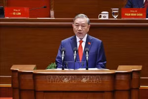 Tổng Bí thư Tô Lâm trình bày Báo cáo của Ban Chấp hành Trung ương Đảng khóa XIII về các văn kiện trình Đại hội XIV của Đảng. Ảnh: TTXVN