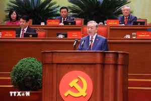 Tổng Bí thư Tô Lâm trình bày Báo cáo của Ban Chấp hành Trung ương Đảng khóa XIII về các văn kiện trình Đại hội XIV của Đảng. Ảnh: TTXVN