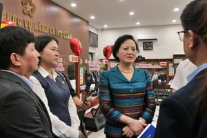 Phó Thủ tướng Phạm Thị Thanh Trà kiểm tra tại Trung tâm Phục vụ hành chính công phường Hải Châu (TP Đà Nẵng).