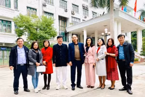 Thầy Lự và cô Hậu cùng đội ngũ biên tập Trang thông tin Sở GD&ĐT Vĩnh Phúc.