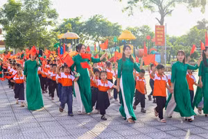 Trường Tiểu học Hương Sơn chào đón 163 học sinh lớp 1 trong năm học mới 2025 - 2026.