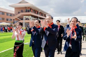 Tổng Bí thư Tô Lâm cùng Đoàn công tác tại Trường TH&THCS Si Pa Phìn.
