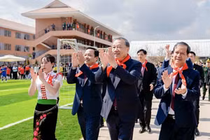 Tổng Bí thư Tô Lâm cùng Đoàn công tác tại Trường TH&THCS Si Pa Phìn.