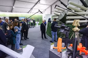 Ông Putin thị sát mô hình tổ hợp Pantsir-S