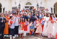 tong-bi-thu-chu-tich-nuoc-to-lam-gap-mat-cong-dong-nguoi-viet-nam-tai-cuba08.jpg