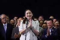 Hinh-anh-con-gai-ong-Thaksin-tro-thanh-thu-tuong-tre-nhat-Thai-Lan-1.jpg