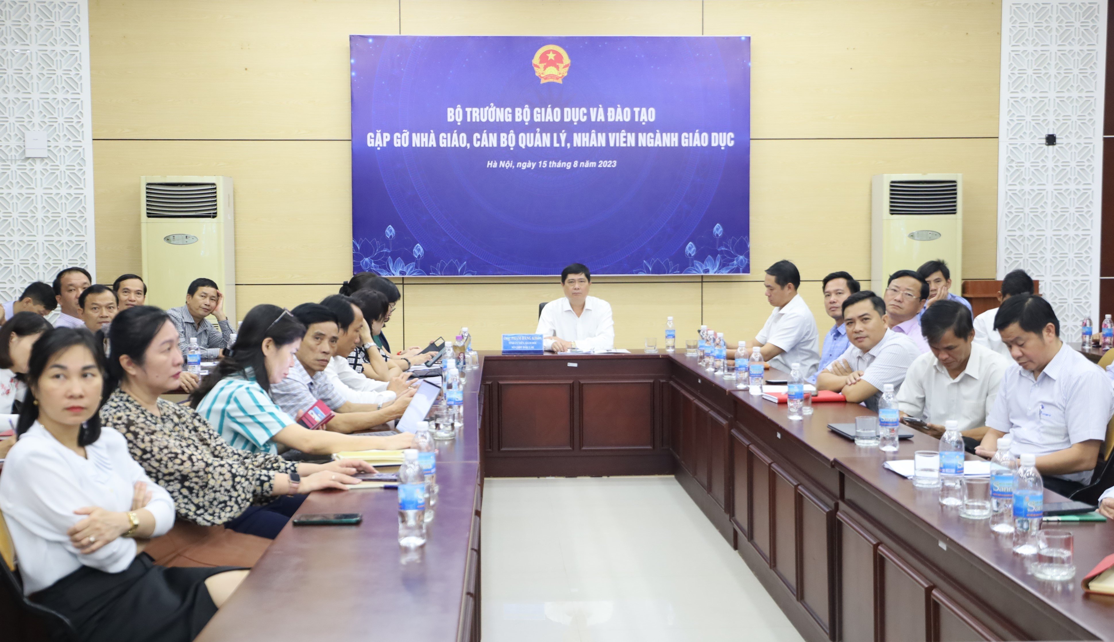 Đầu cầu Sở GD&ĐT tỉnh Đắk Lắk do Giám đốc Phạm Đăng Khoa chủ trì (ảnh: TT). Đầu cầu Sở GD&ĐT tỉnh Đắk Lắk do Giám đốc Phạm Đăng Khoa chủ trì (ảnh: TT).