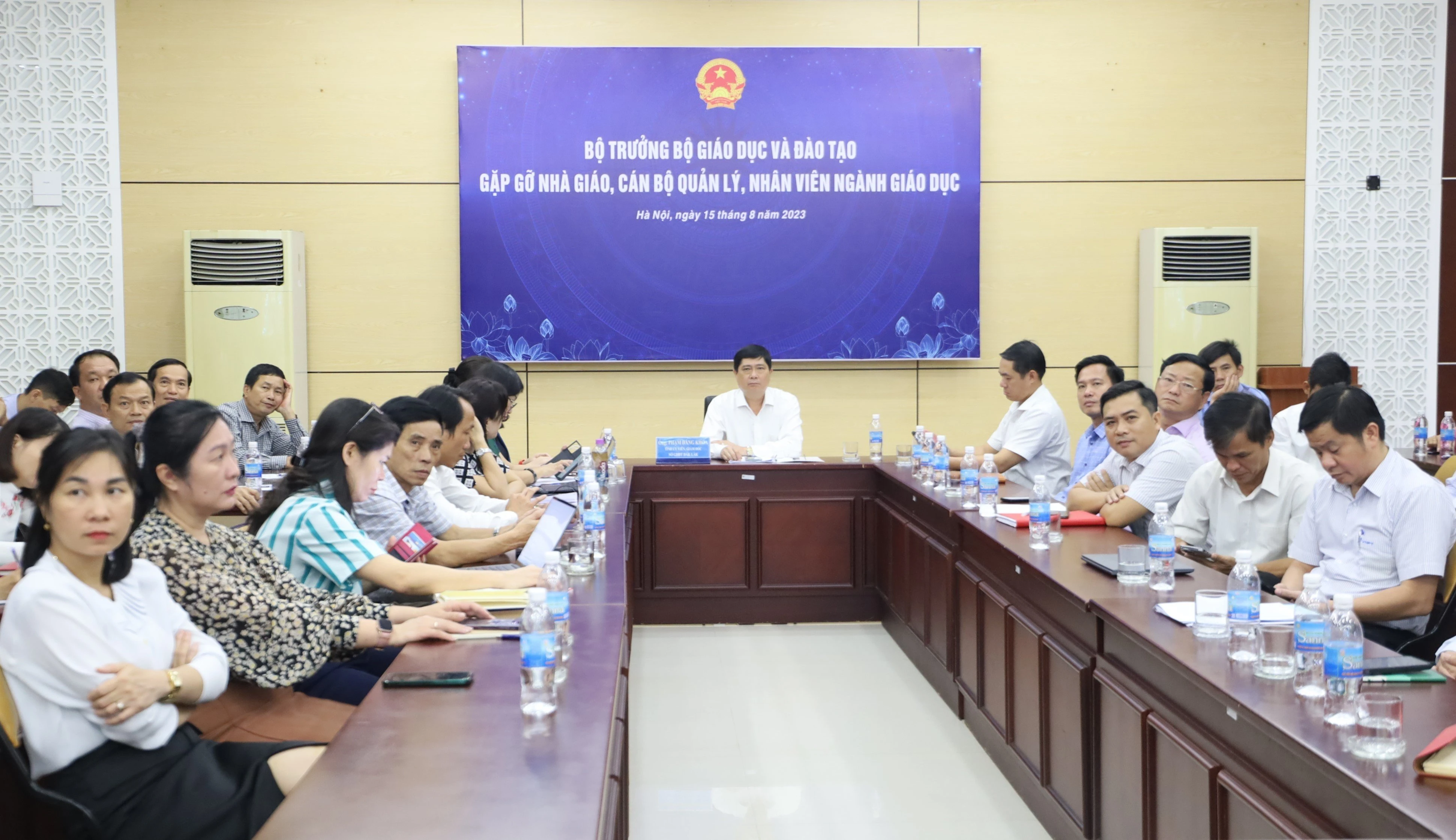 Đầu cầu Sở GD&ĐT tỉnh Đắk Lắk do Giám đốc Phạm Đăng Khoa chủ trì (ảnh: TT). Đầu cầu Sở GD&ĐT tỉnh Đắk Lắk do Giám đốc Phạm Đăng Khoa chủ trì (ảnh: TT).