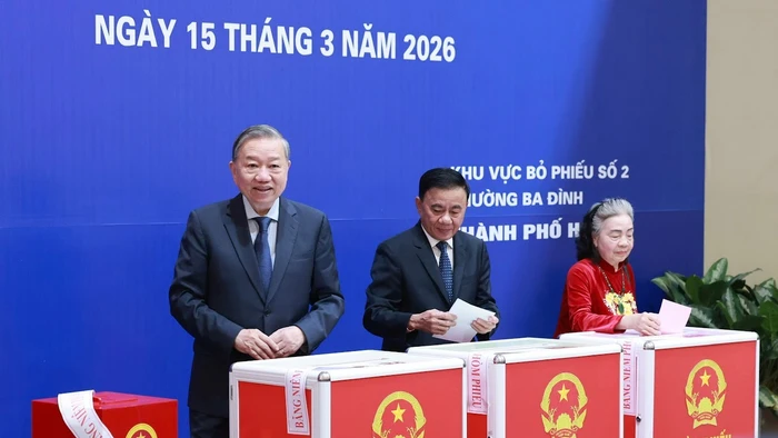 Tổng Bí thư Tô Lâm đi bầu cử, thực hiện quyền và nghĩa vụ công dân. Ảnh: VGP/Nhật Bắc
