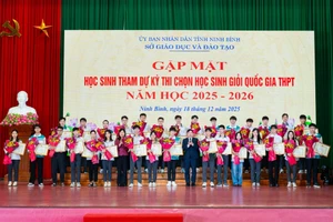Biểu dương, động viên các học sinh được lựa chọn tham gia Kỳ thi chọn học sinh giỏi quốc gia THPT năm học 2025–2026.