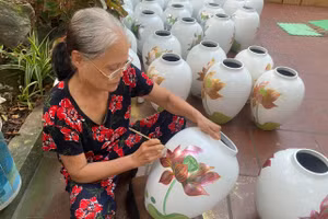 Làng nghề sơn mài Cắt Đằng (Vạn Thắng, Ninh Bình) giải quyết việc làm cho người lao động tại địa phương. 