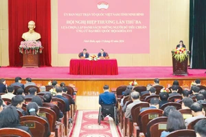 Hội nghị hiệp thương lần thứ ba lựa chọn, lập danh sách những người đủ tiêu chuẩn ứng cử đại biểu Quốc hội khóa XVI. Ảnh: Đức Lam