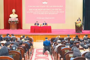 Hội nghị hiệp thương lần thứ ba lựa chọn, lập danh sách những người đủ tiêu chuẩn ứng cử đại biểu Quốc hội khóa XVI. Ảnh: Đức Lam