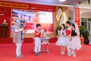 Học sinh Trường Tiểu học Trần Hưng Đạo tự tin tham gia các phần thi tại Ngày hội Tiếng Anh.