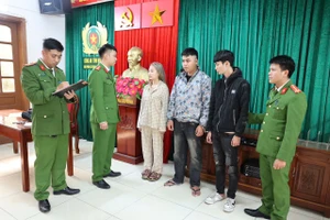 Các đối tượng tại Cơ quan Cảnh sát điều tra Công an tỉnh Ninh Bình. Ảnh: Công an tỉnh Ninh Bình. 