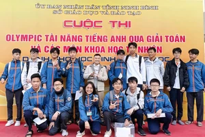Học sinh Trường THPT chuyên Lê Hồng Phong (Nam Định, Ninh Bình) tham gia cuộc thi.
