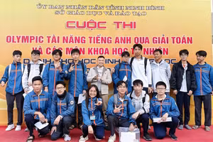 Học sinh Trường THPT chuyên Lê Hồng Phong (Nam Định, Ninh Bình) tham gia cuộc thi.