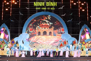 Tiết mục nghệ thuật tại Lễ công bố Bộ nhận diện thương hiệu Khu du lịch Giao Ninh.