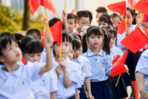 Học sinh Trường tiểu học Nguyễn Tất Thành (Nam Định, Ninh Bình) trong ngày khai giảng năm học 2025- 2026.