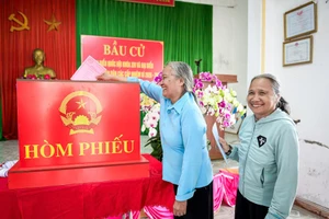 Cử tri xã Nghĩa Sơn (Ninh Bình) tham gia bỏ phiếu ngày 15/3.